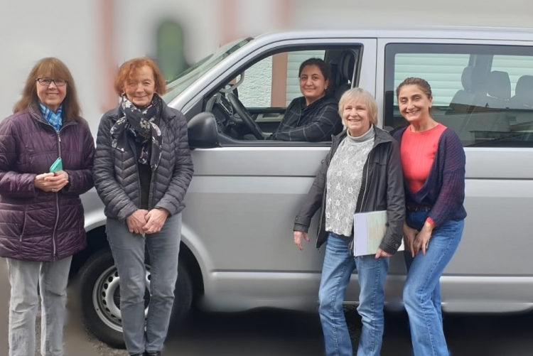 Dringend gebraucht: Frauenhaus-Mitarbeiterinnen präsentieren den "neuen" Kleinbus